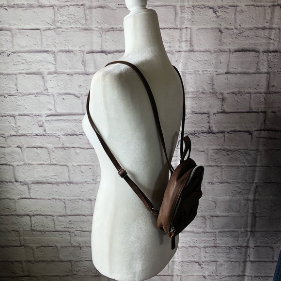 SOLD Vintage Fossil Genuine Leather Mini Backpack - Picture 4 of 10